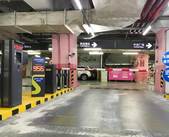 科拓无人收费停车场