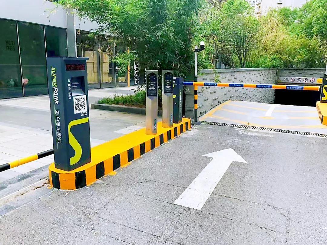 绿地新都会·新田360广场便启用了科拓·速泊停车服务