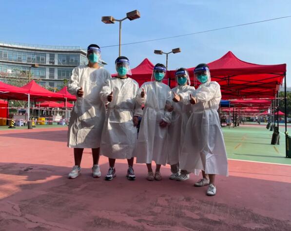 科拓防疫志愿者小分队穿戴防护装备