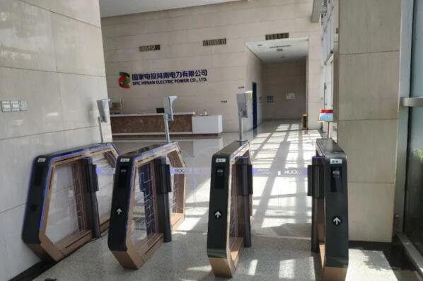 道尔智控四台速通门+三台人脸识别测温一体机