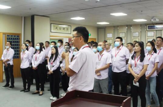 会议由商务部经理常松阳主持，营销中心贺总作了动员