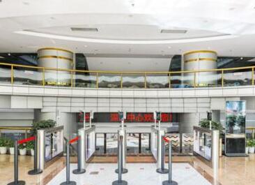 道尔人脸测温摆闸严守深业中心大厦