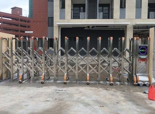 承德出安智能伸缩门带给江南福郡的形象展示