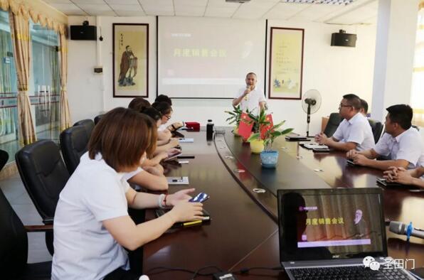 周董在讲话中表示感谢大家的辛勤劳作