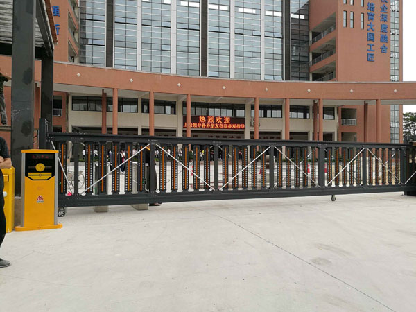 热烈祝贺自贡出安智能直线平移门进驻自贡市育才小学校