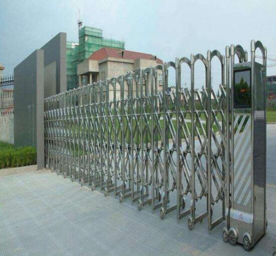 蓝绿和园选用舟山出安智能电动伸缩门