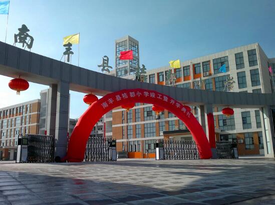 丽水出安智能伸缩门与江西南丰县桔都小学达成合作协议