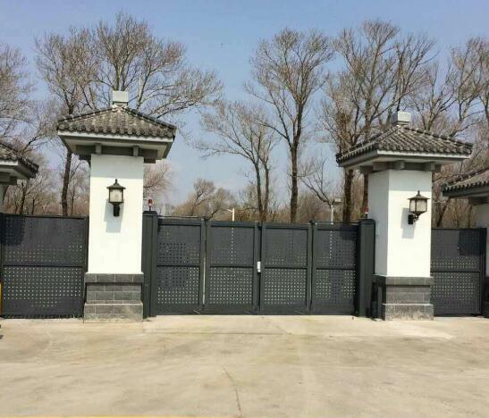 抚州人民公园悬浮折叠门案例 - 中出网-智能出入口与停车充电门户