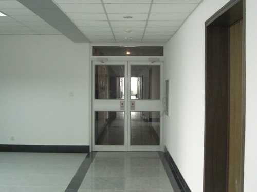 广州高新开发区办公楼通道肯德基门工程案例 - 中出网-智能出入口与停车充电门户