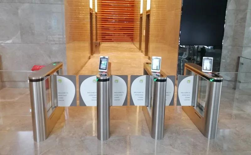 上海虹桥中心大厦通道闸工程案例 - 中出网-智能出入口与停车充电门户