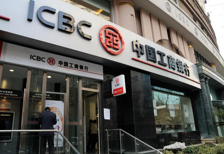 成都不锈钢卷帘门工程案例：工商银行 - 中出网-智能出入口门户
