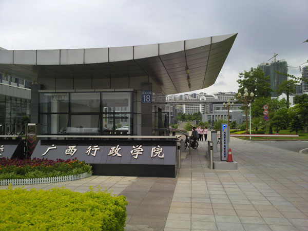 广西行政学院停车场系统案例