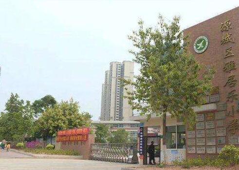 河源出安智能电动伸缩门成雅居乐小学大门口亮点