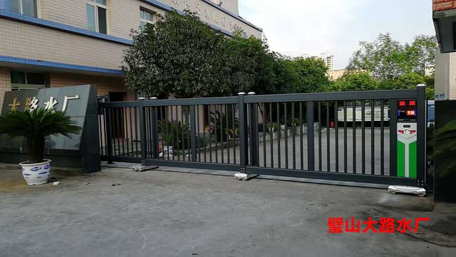 璧山大路水厂分段平移门案例 - 中出网-智能出入口门户