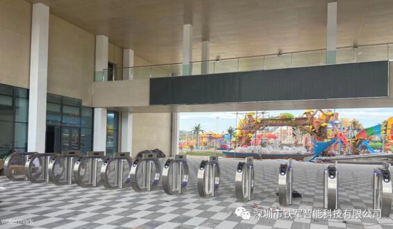 水上乐园入口处采用铁军智能生产的苹果速通门