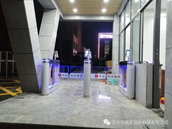 铁军智能人脸识别考勤摆闸