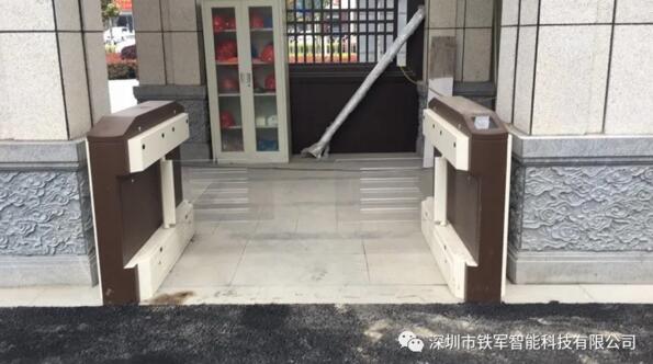 铁军智能设计了中式院墅专用烤漆摆闸