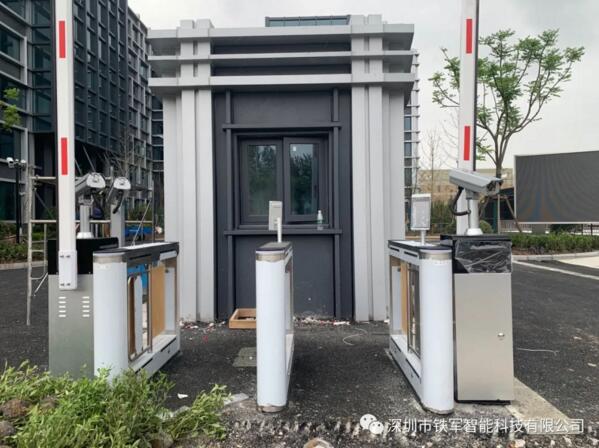 上海浦东国际机场应用铁军智能人脸识别豪华摆闸