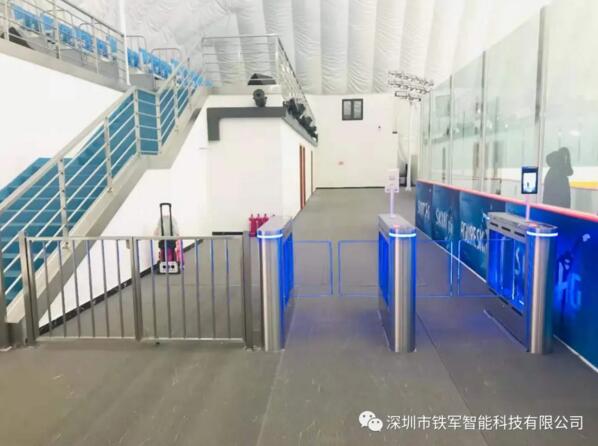 裕彤国际体育中心应用铁军智能小摆闸设备