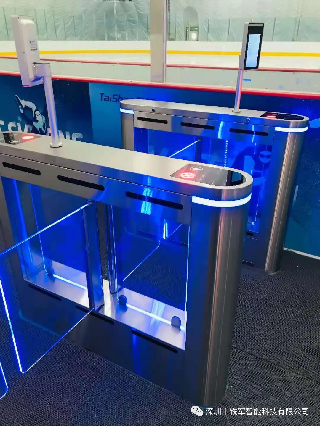 裕彤国际体育中心应用铁军智能小摆闸设备