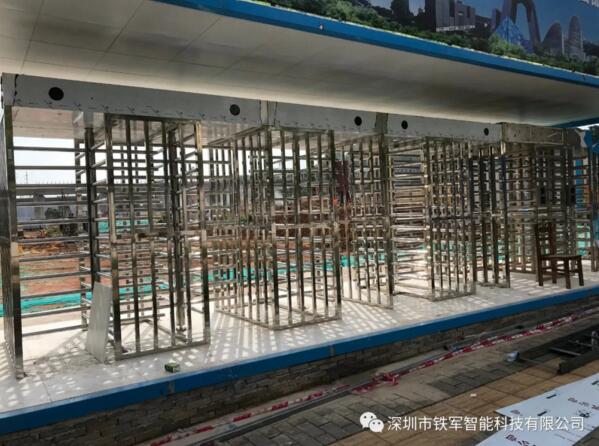 深圳市光明区外国语学校应用铁军智能全高转闸