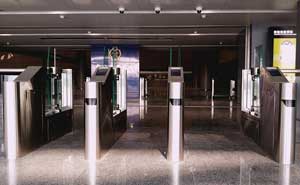 上海虹桥国际机场T1航站楼通道闸案例 - 中出网-智能出入口门户