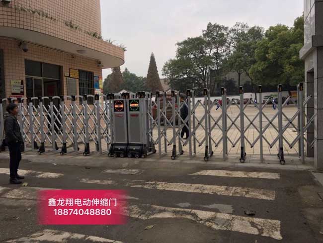 长沙中南汽车世界猎豹汽车4s店电动伸缩门案例 - 中出网-智能出入口与停车充电门户