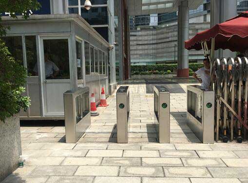 广州交通信息指挥中心摆闸案例 - 中出网-智能出入口与停车充电门户