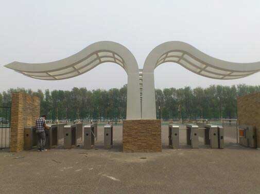 湿地公园三辊闸案例 - 中出网-智能出入口与停车充电门户