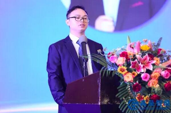 高垒智能董事长杨总慷慨激昂的致辞