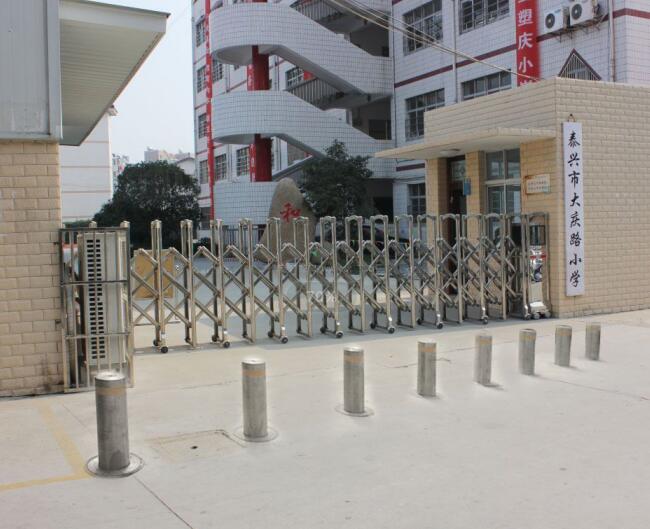 泰兴小学升降柱案例 - 中出网-智能出入口与停车充电门户