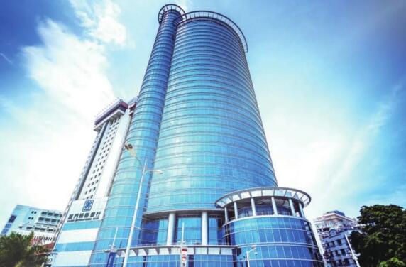 中国首家中外合资的厦门国际银行总部大厦