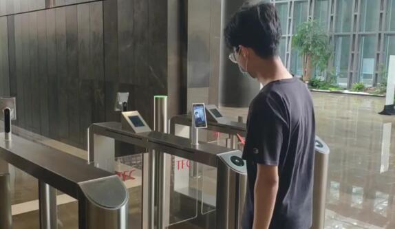 特房波特曼财富中心着力引入了令令开门二维码智能门禁和访客系统