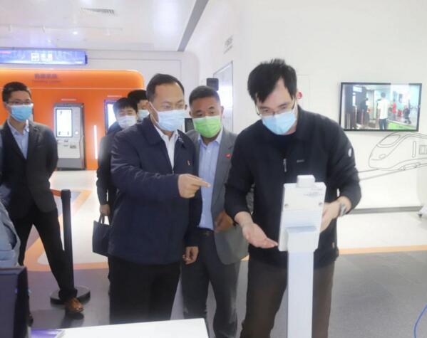 广州市市委常委、统战部部长卢一先率队调研佳都科技