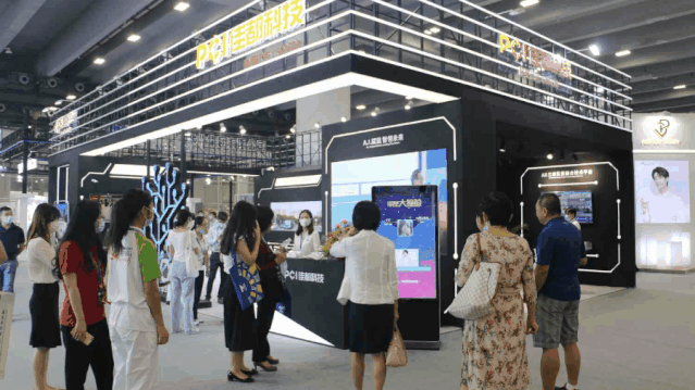 人脸识别测温仪为展会护航