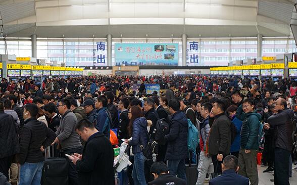 亦或这样堵堵堵堵堵堵堵的登机/检票口