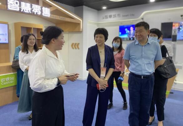 厦门市人大常委会副主任陈紫萱一行莅临人工智能代表企业——瑞为技术进行调研