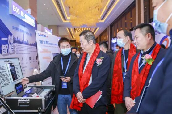 湖北省安全技术防范行业协会会长魏利一行莅临立林展位参观