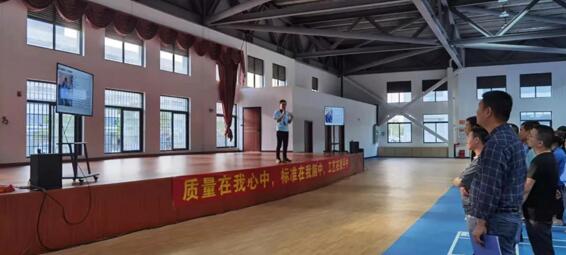 制造中心生产部主管黄利炜为了让员工更加充分地理解大会的主题