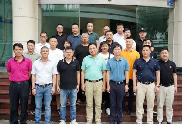 座谈会在愉悦的氛围中圆满结束