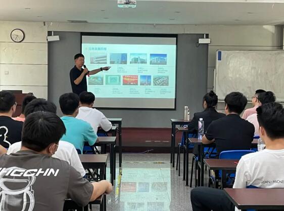 立林董事长陈旭黎回顾了立林近三十载的漫漫发展征途与取得的卓越成绩