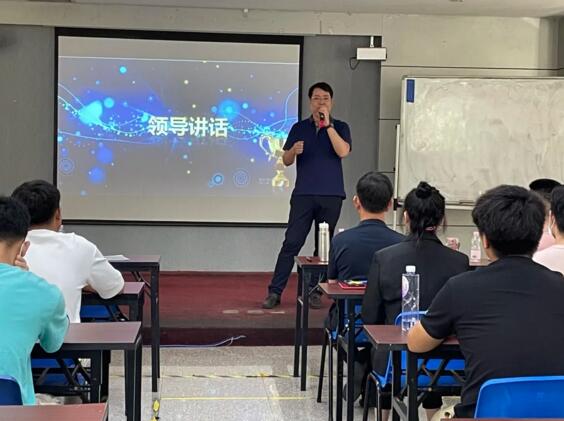 立林总经理陈毅辉上台发表讲话