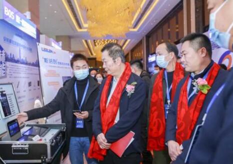 闪耀亮相丨湖北省安全技术防范行业协会会长魏利一行莅临立林展位参观