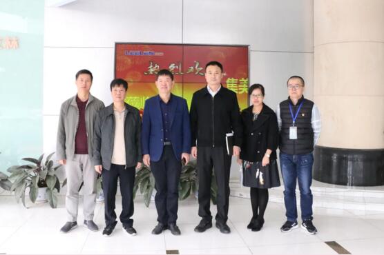 厦门市集美区副区长张达、工信局副局长王志卫领导一行到立林走访参观