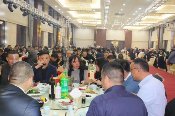丹特斯再次感谢年会所有工作人员的辛劳付出！