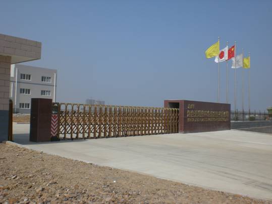 近畿塑料包装伸缩门案例 - 中出网-智能出入口与停车充电门户