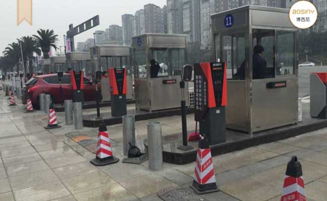 成都香港蛟龙集团海滨城购物中心车牌识别系统案例 - 中出网-智能出入口与停车充电门户