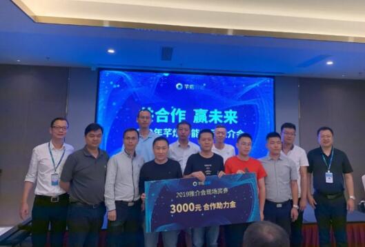 10名三等奖获奖者合影留念