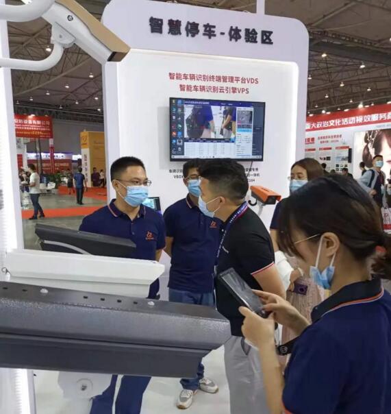 芊熠亮相成都国际安博会