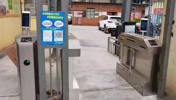 云南省昆明市社区出入口安装的芊熠人脸识别终端